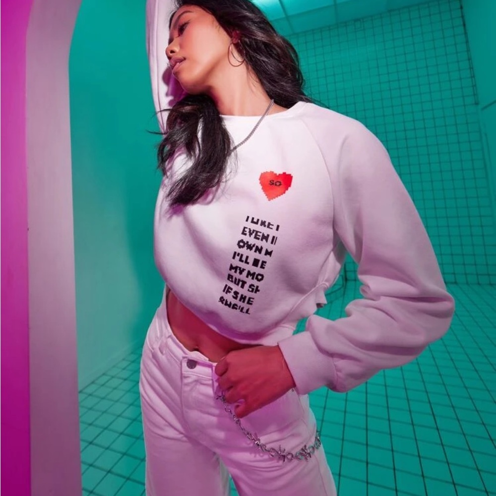 New! Valentine’s Day Japanese Digital Heart Crop Top Crewn…